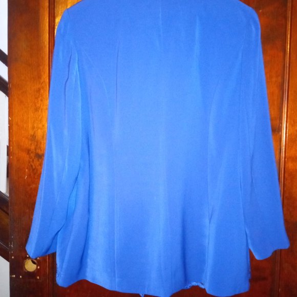 CHURCH/WORKFLOW!! 2-piece royal blue printed skirt suit - Picture 4 of 10